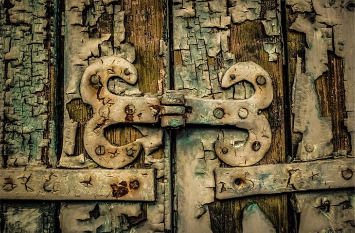 The Strength and Beauty of Black Iron Door Hinges - Blogs - 1