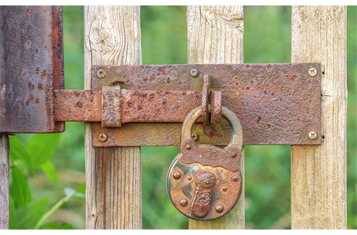 Comparing Fence Gate Hinge Types for Enhanced Functionality - Blogs - 2