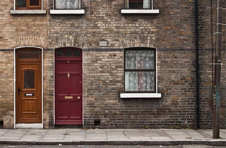 Spring-Loaded Screen Door Hinges: Enhancing Your Home's Accessibility - Blogs - 3