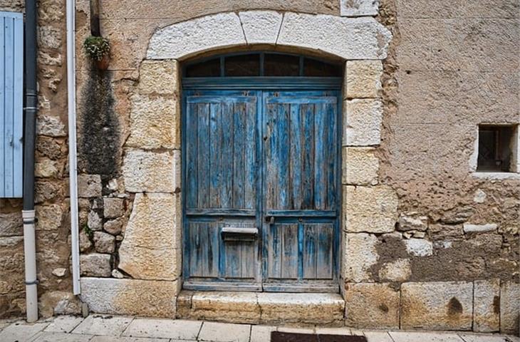 Mastering the Pivot Hidden Door Technique - Blogs - 1